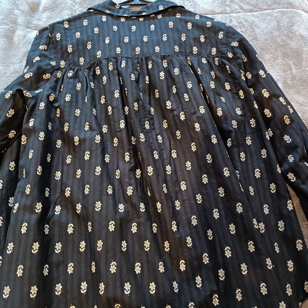 Floral Button-Up Blouse - Picture 4 of 4